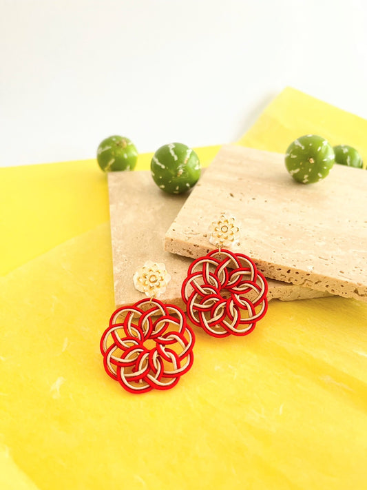 Large-flowered dahlias enjoying a sunny day red | Earrings | Mizuhiki | Handmade in Japan