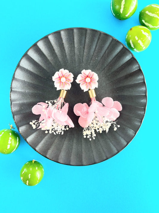 Cherry blossom color that I can't wait for spring | Earrings | Tsumami-zaiku | Handmade in Japan