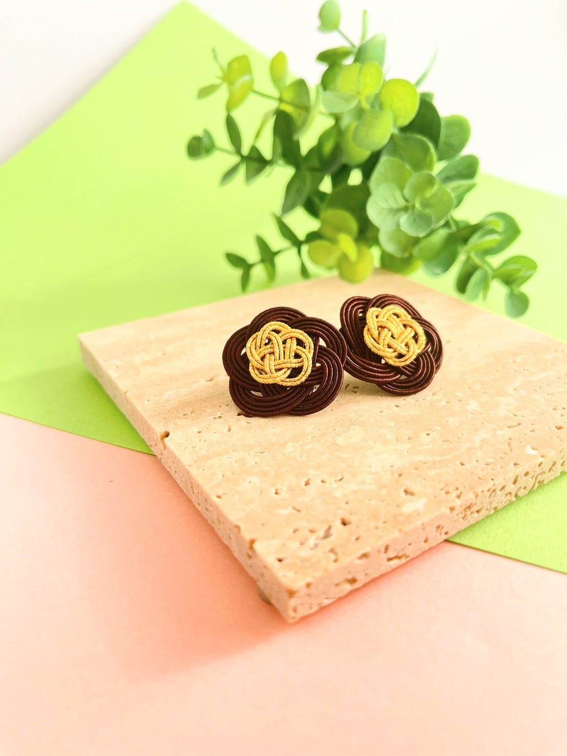 The brown color of hojicha tea that healing the hearts of Japan people | Earrings | Tsumami-zaiku |  Handmade in Japan