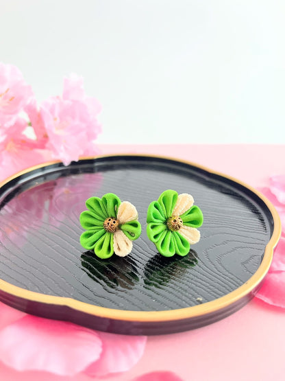 Green with a sense of fresh greenery | Earrings | Tsumami-zaiku | Handmade in Japan