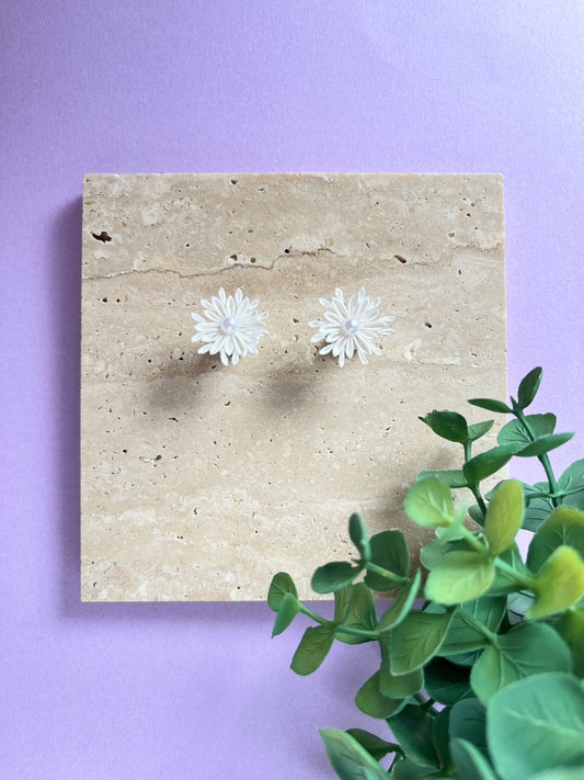 Snow Flower Earrings | Tsumami-zaiku | Japan Handmade | Flower Arrangement Earrings | Sustainable Accessory | Elegant Earrings | Best Gift Ideas | Eco Friendly Products
