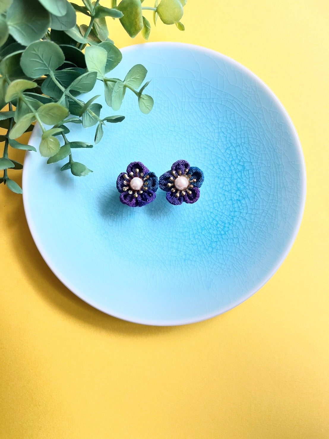 Purple florets simple Japanese pattern earring| Earrings | Tsumami-zaiku| Handmade in Japan