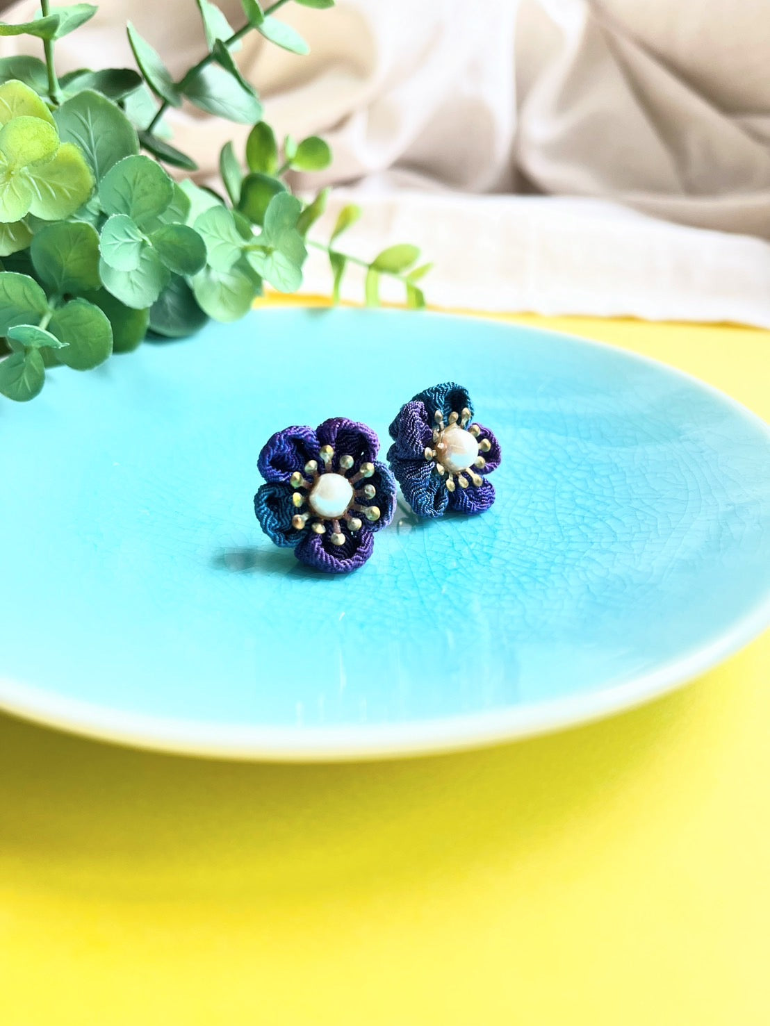 Purple florets simple Japanese pattern earring| Earrings | Tsumami-zaiku| Handmade in Japan